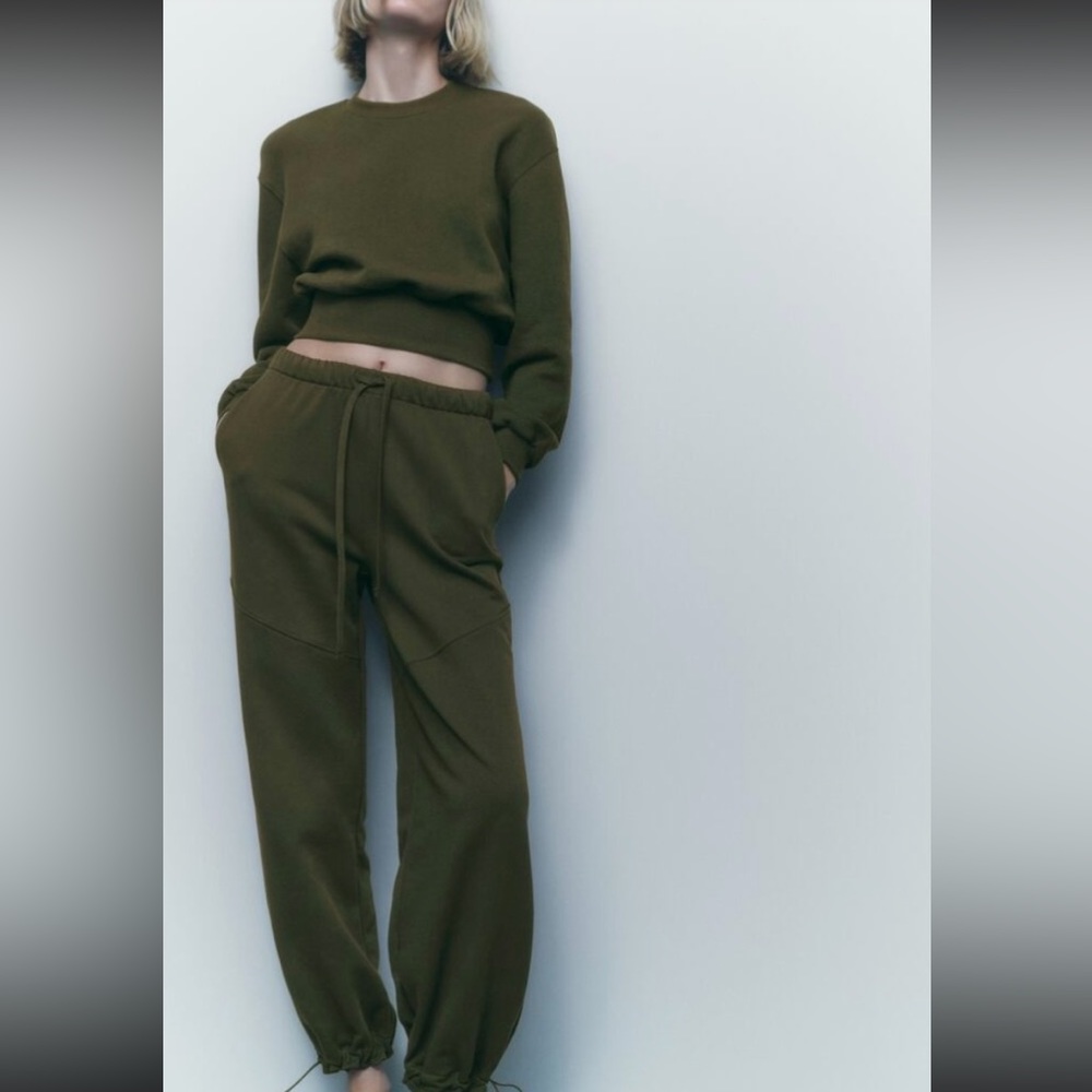 ZARA PLEATED CROP SWEATSHIRT